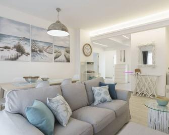 Apartment Parco San Rocco Home by Interhome - Alassio - Wohnzimmer