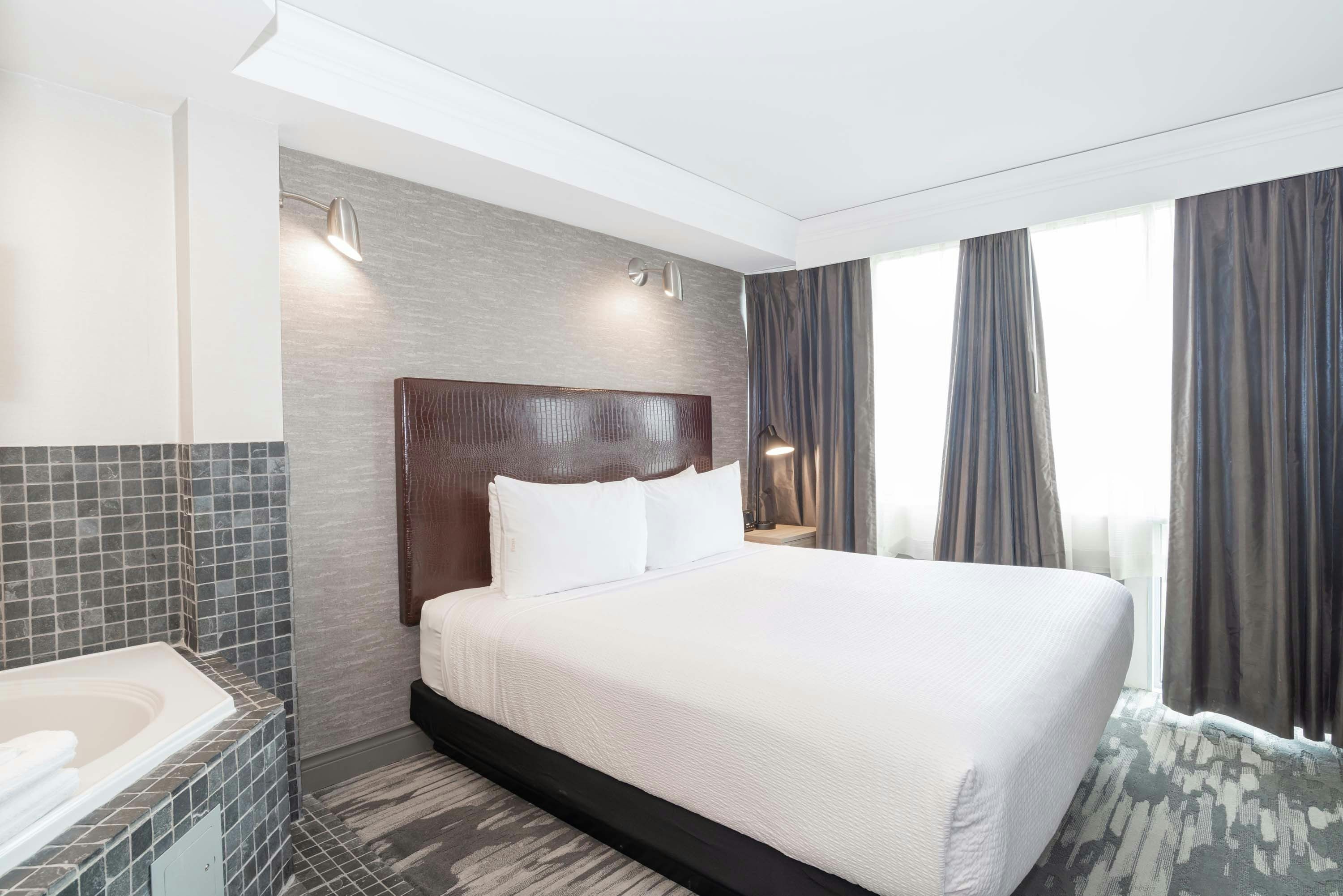 Sandman Signature Toronto Airport Hotel