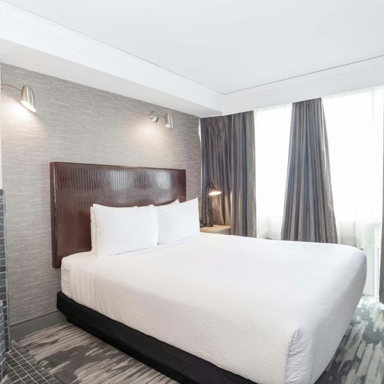 Sandman Signature Toronto Airport Hotel image 1