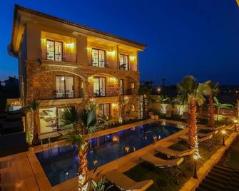Avalon Boutique Hotel & Suites - Alacati - Pool