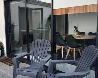 Modern, central, vibrant 3-bedroom townhome with AC and WiFi in Christchurch - Christchurch