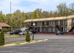 Econo Lodge Inn & Suites - White Haven - Bâtiment