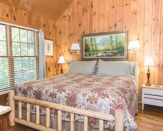 Rustic Romantic Bayberry Cottage at Autumn Ridge - Lexington - Bedroom