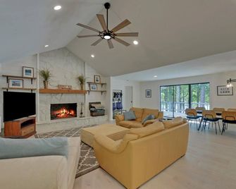 Lakefront Hideaway on Hartwell - Lavonia - Вітальня