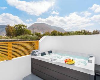 Oliva Apartments - Kamari - Balcony