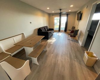 Lake Bluff Inn and Suites - South Haven