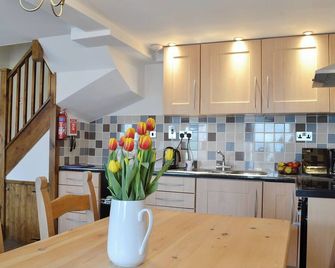 2 bedroom accommodation in Devil’s Bridge, near Aberystwyth - Aberystwyth - Kitchen