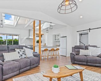 Saltair Beach House Right In Town - Portland - Huiskamer