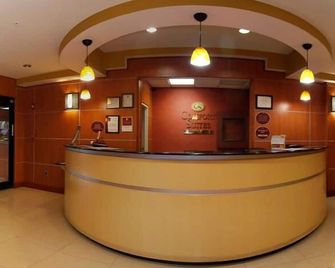 Comfort Suites Panama City Near Tyndall Afb - Panama City - Receptionist
