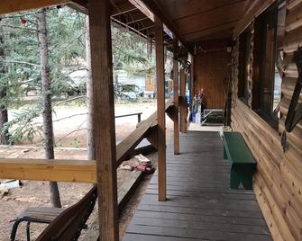 Cabin in The Pines.. Available 240v Tesla and EV charging. - Heber-Overgaard - Balcón