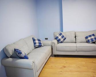 Birmingham City Centre Room in edgbaston near stadium, Free Parking - Birmingham - Oturma odası