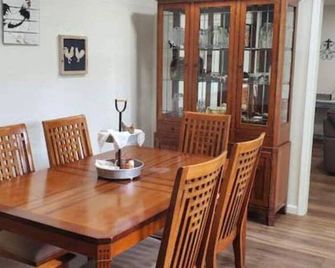 Geneva's Get-Away - Anadarko - Comedor