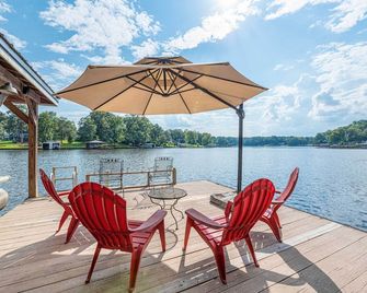 Lakefront Home w/ Entertainment Space & Dock! - Eatonton - Patio