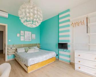 Sanremo Blumarine Vacation Apartment - San Remo - Bedroom