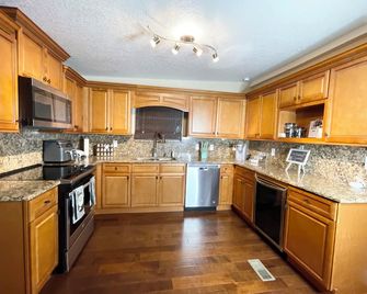 Beautiful Home Near Disney Private Poolbbq Downtown - Kissimmee - Kitchen