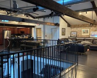 Spacious 4-bedroom riverfront loft apartment - Providence