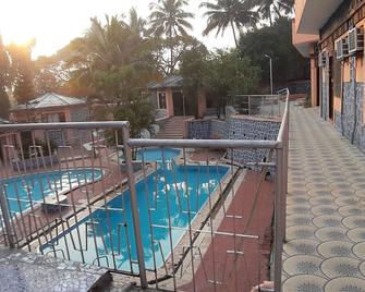 Elysium Resort Alibaug - Murud - Piscina