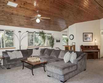 Galice Lodge House on the scenic Rogue River - Merlin - Sala de estar
