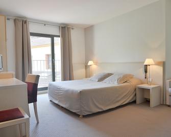 Hôtel Rolland - Montagnieu - Bedroom