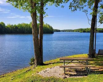 Luxury Living at Tims Ford Lake, w/ Golf Cart - Tullahoma