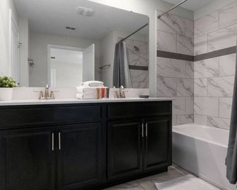 Comfortable 4 Bedrooms Storey - Celebration - Bathroom