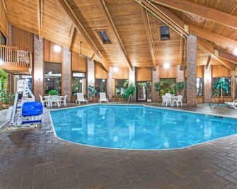 Baymont by Wyndham Smyrna - Smyrna - Uima-allas