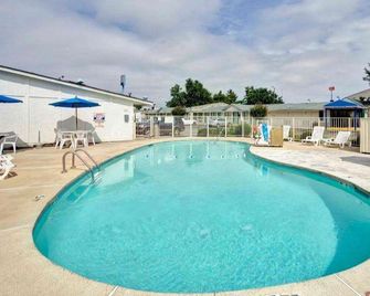 Knights Inn Burlington Nc - Burlington - Pool