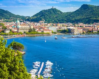 Palazzo Venezia - Como - Edificio