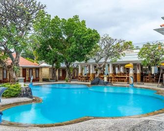 Grand Melka Hotel - Buleleng - Piscina