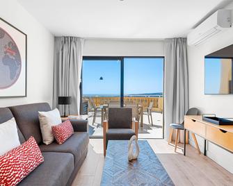 Ramada Residences by Wyndham Tenerife Costa Adeje - Adeje - Habitación