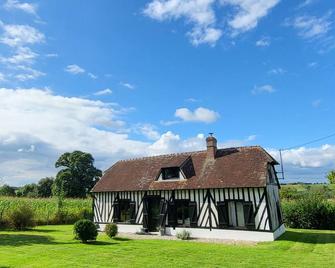 Tranquil cottage in rural Normandy - Fresnay-le-Samson - Edificio
