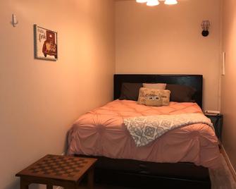 Stay with goats! - Bellingham - Bedroom