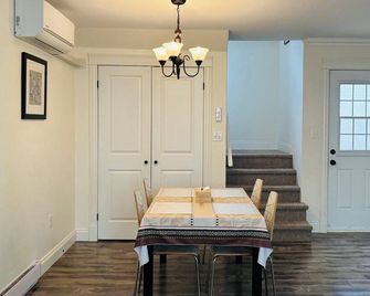 THT's house-Ideal Downtown Area - Charlottetown - Salle à manger