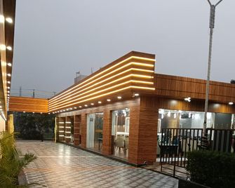 Bagicha Hotel and Restaurant - Buxar - Building