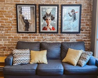 Blue Ox Charming 2 Bedroom Triplex - S Broadway - Denver