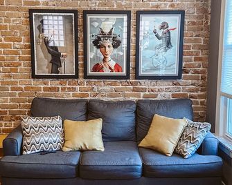 Blue Ox Charming 2 Bedroom Triplex - S Broadway - Denver