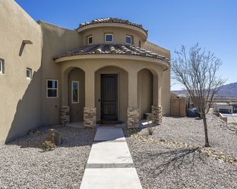 Turtleback Oasis! Mins To Lake, Hot Springs & Golf - Elephant Butte - Building