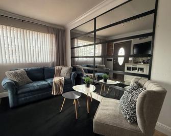 Private & Cozy studio apartment - Coral Gables - Phòng khách