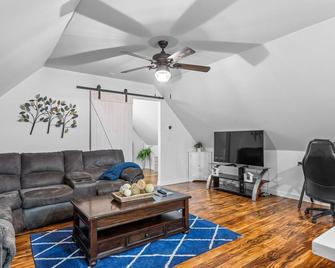 The Loft at Skyline - Elkhorn - Sala de estar