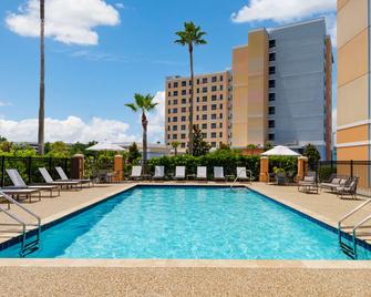 Hyatt Place across from Universal Orlando Resort - Orlando - Alberca