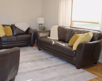 Pet friendly! 3 bedroom, 1.5 bath, close to Frankenmuth and Birch Run - Birch Run - Sala de estar