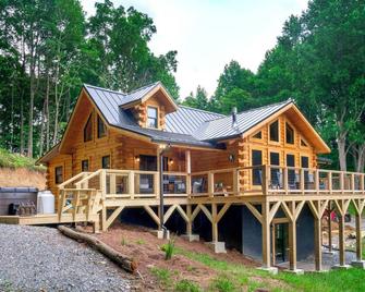 Sasquatch Manor: Where Luxury & Nature Collide - Marshall - Edificio