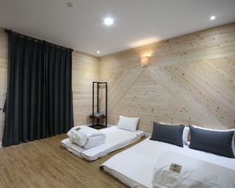 Changwon Jinhae Yongwon Nature Hotel Busan New Port Branch - Changwon - Habitación