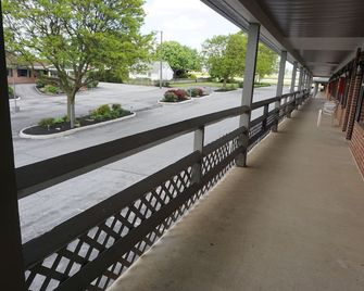 Harvest Drive Family Inn - Renovated Rooms - Intercourse - Balcone
