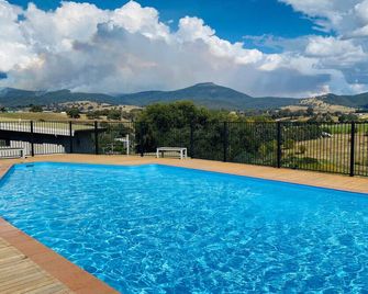 Cedar Apartments - Merrijig - Merrijig - Piscina