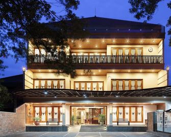 Kertanegara Premium Guest House - Malang - Building