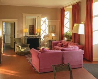 Lovely home in St Michel d.Chavaignes - Thorigné-sur-Dué - Living room