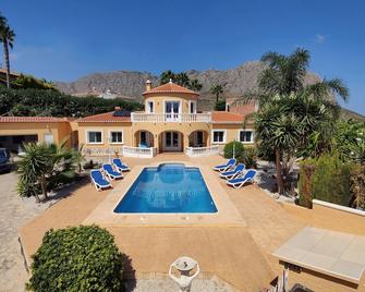 Spanish villa with large pool, sea views, in a wonderful residential area in Beniarbeig - Beniarbeig - Piscina
