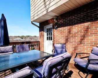 Bright Townhome With Three King-Size Beds - Cartersville - Balkon