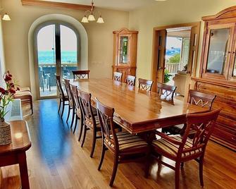 Luxury Seaside Villa with a classic Mediterranean Olive Garden, a fully equipped Professional Kitchen, Pool, Sauna, Padle Boards and Canoe - Miolin Beach House - Trogir - Salle à manger